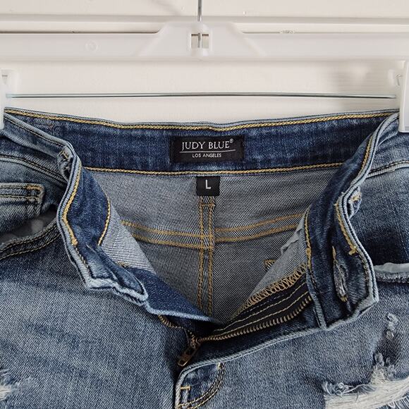 Judy Blue Mid Rise Mid Length Stretchy Distressed Denim Cutoff Shorts Large - Picture 4 of 5